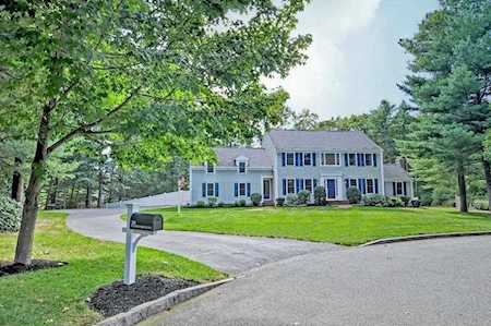 20 Pumpkin Patch Way Hanover, MA 02339