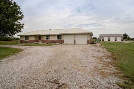 30015 S Lone Tree Rd Harrisonville, MO 64701