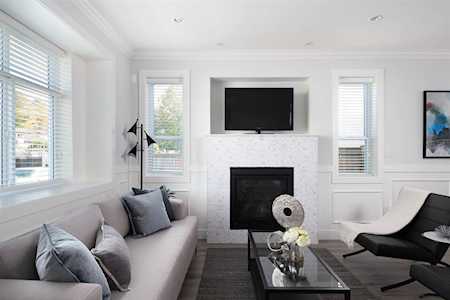 4367 Fleming Street Vancouver, BC V5N 3W4