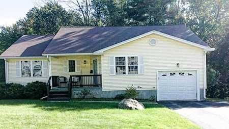 8 Deerfield Cir Auburn, MA 01501