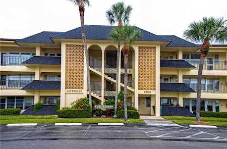 4700 Cove Circle #305 St Petersburg, FL 33708