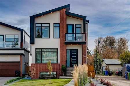 29 St Monica Avenue SE Calgary, AB T2G 3Y4