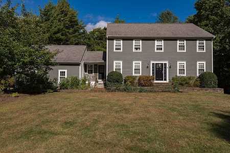 8 Shannon Lane Freetown, MA 02702