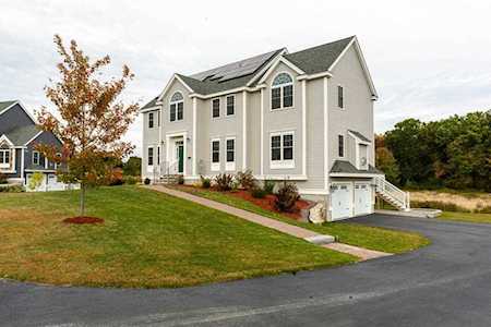 25 Burgess Farm Rd Dracut, MA 01826
