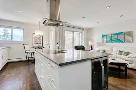 1721 13 Street SW #302 Calgary, AB T2P 3P5