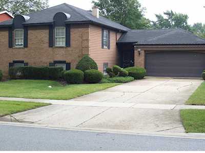 65 University Dr Buffalo Grove, IL 60089