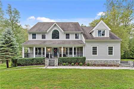 8 Avery Rd Lewisboro, NY 10518