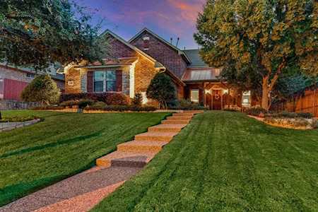 2201 Farrington Lane Hurst, TX 76054