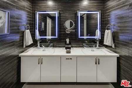 1342 N Sierra Bonita Avenue #204 West Hollywood, CA 90046
