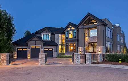 102 Crescent Road NW Calgary, AB T2M 3Z9