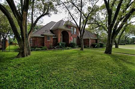 5705 Hidden Oaks Drive Colleyville, TX 76034
