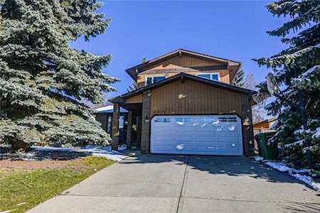 5912 Dalcastle Crescent NW Calgary, AB T3A 1S4