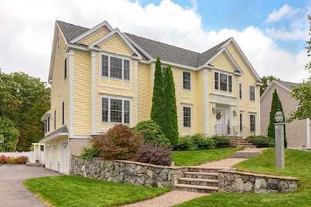 61 Prospect Hill Dr Tewksbury, MA 01876