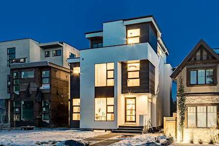 2 Rosetree Crescent NW Calgary, AB T2K 1M9