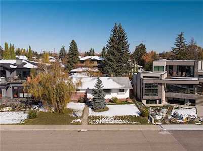 2616 Toronto Crescent NW Calgary, AB T2N 3W1