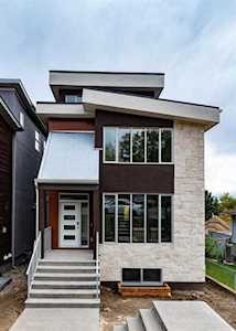833 Bridge Crescent NE Calgary, AB T2B 5b5