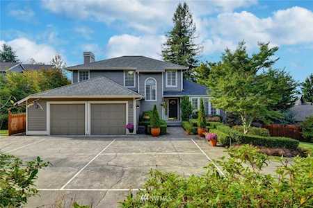 1135 NW Honeywood Place Issaquah, WA 98027