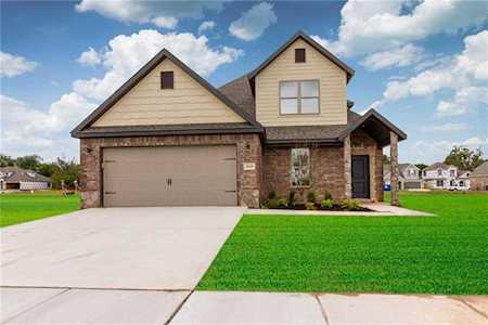 1510 Canal ST Lowell, AR 72745