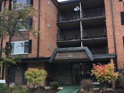 1227 S S Old Wilke Rd #104 Arlington Heights, IL 60005