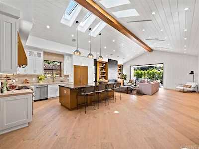 5423 Buffalo Avenue Sherman Oaks, CA 91401