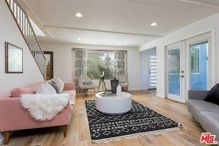 13847 Calvert Street Valley Glen, CA 91401