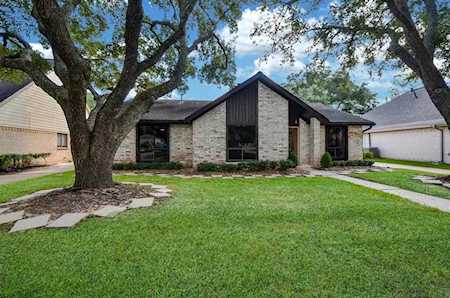 2739 River Birch Dr Sugar Land, TX 77479
