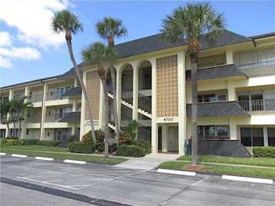 4700 Cove Circle #207 St Petersburg, FL 33708