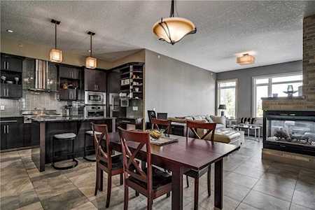 10 Hemlock Crescent SW #403 Calgary, AB T3C 2Z1
