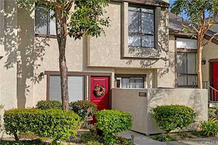 4955 Embassy Way #12 Cypress, CA 90630