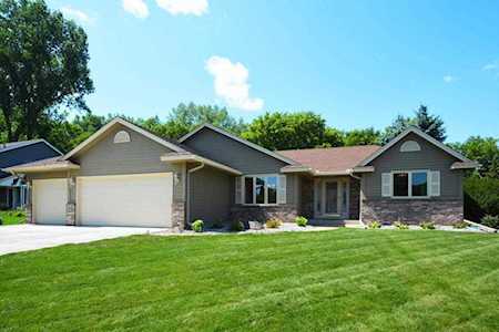 653 Parkwood Circle Vadnais Heights, MN 55127