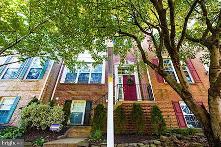 13119 Sparrow Tail Ln Fairfax, VA 22033