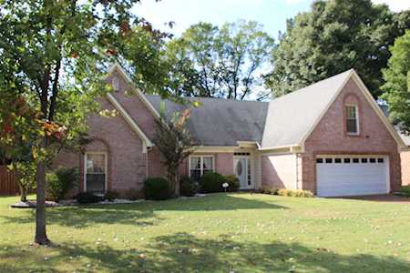 1755 Candle Ridge Dr Cordova, TN 38016