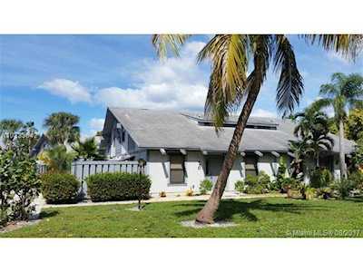 422 N Cypress Drive #D Tequesta, FL 33469
