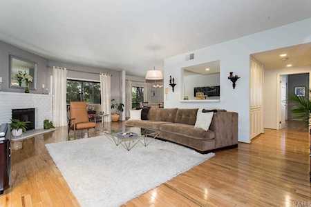 6240 Whitsett Avenue #202 North Hollywood, CA 91606