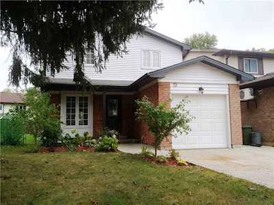 19 Parkway Place Dundas, ON L8H 6K3