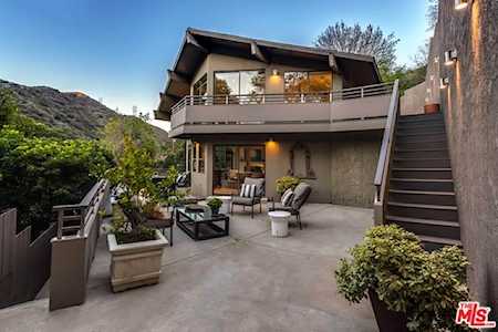 3386 Mandeville Canyon Road Los Angeles, CA 90049
