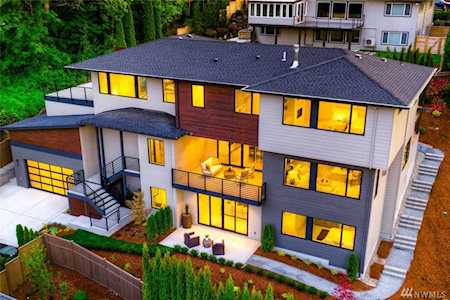 11236 SE 32nd Lane Bellevue, WA 98004