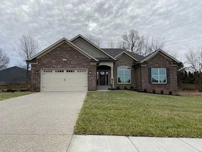 515 W Woodlake Cir Mt Washington, KY 40047
