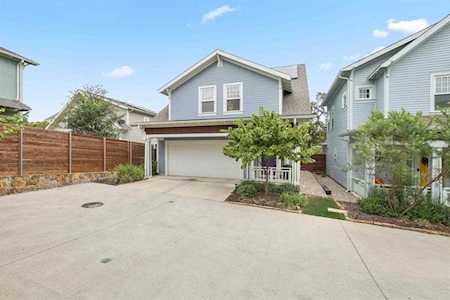935 Bassett Place Dallas, TX 75208