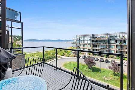 16 Rivers Edge Dr #403 Greenburgh, NY 10591
