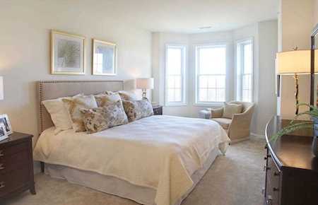 459 River Rd (Unit 4402) #402 Andover, MA 01810