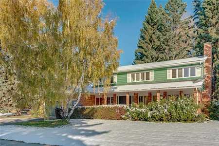 3408 Lake Court SW Calgary, AB T3E 6K1