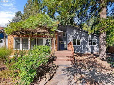 1389 SW Taylors Ferry Ct Portland, OR 97219