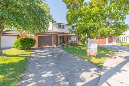 55 Yarmouth Ct Hamilton, ON L8S 3E2