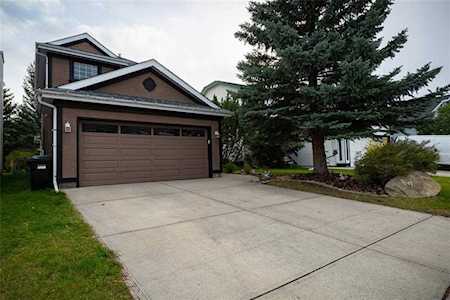 70 Somerset Close SW Calgary, AB T2Y 3C4