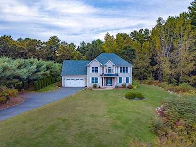 14 Hunters Ridge Cir Southwick, MA 01077
