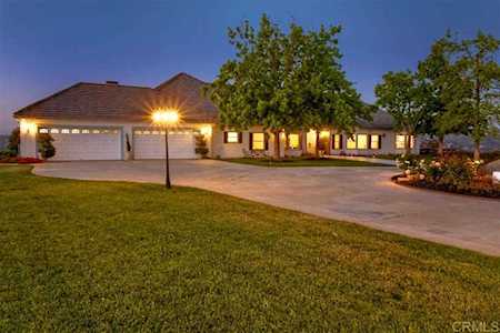 30417 Via Maria Elena Bonsall, CA 92003