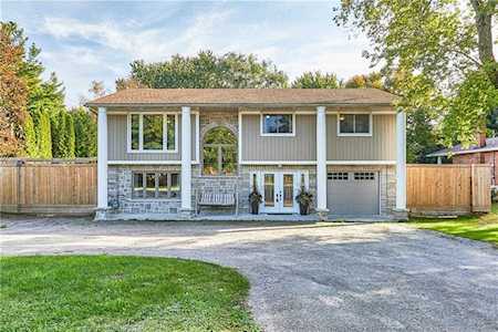 2126 Governor's Rd Ancaster, ON L0R 1T0