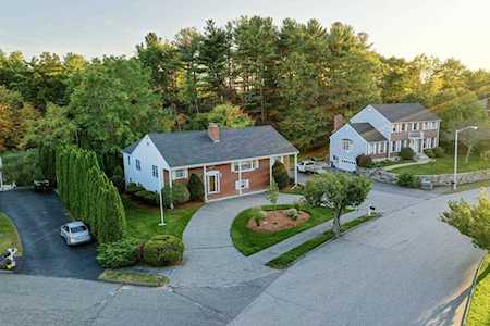 7 Ledgewood Rd Saugus, MA 01906
