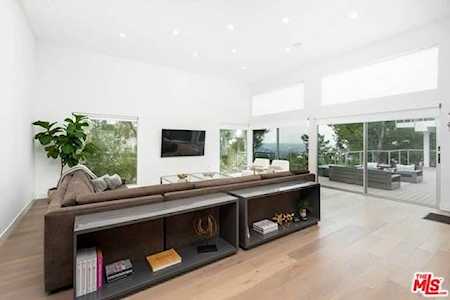 2600 Carman Crest Drive Los Angeles, CA 90068